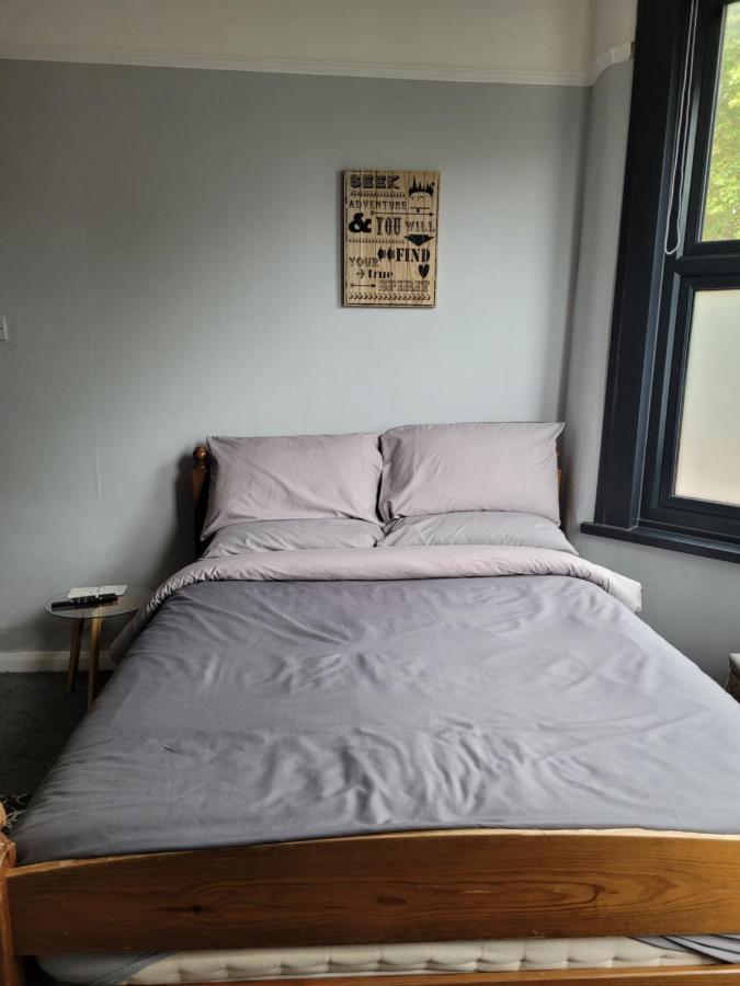 Gazde/Camere de închiriat Arsenal And Tottenham Double Bedroom *