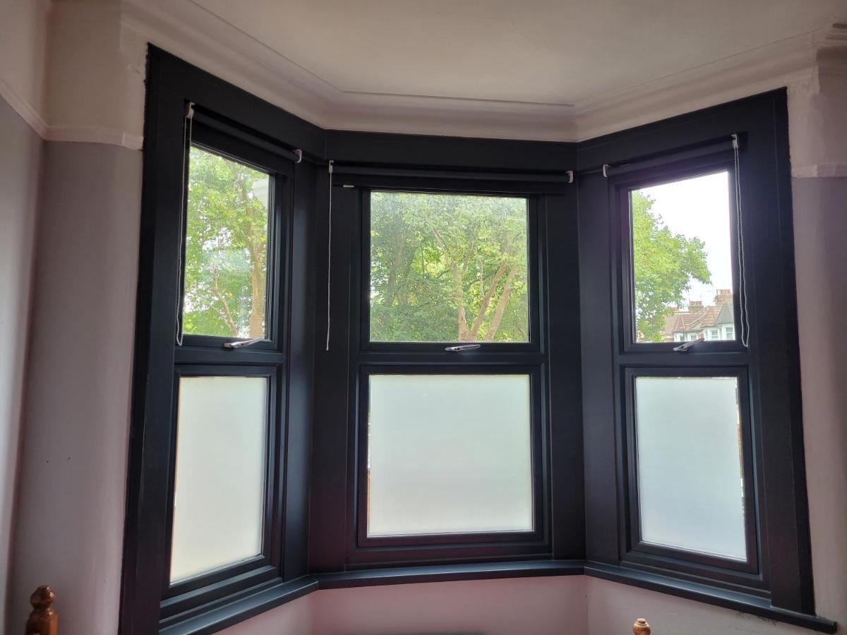 Gazde/Camere de închiriat Arsenal And Tottenham Double Bedroom *