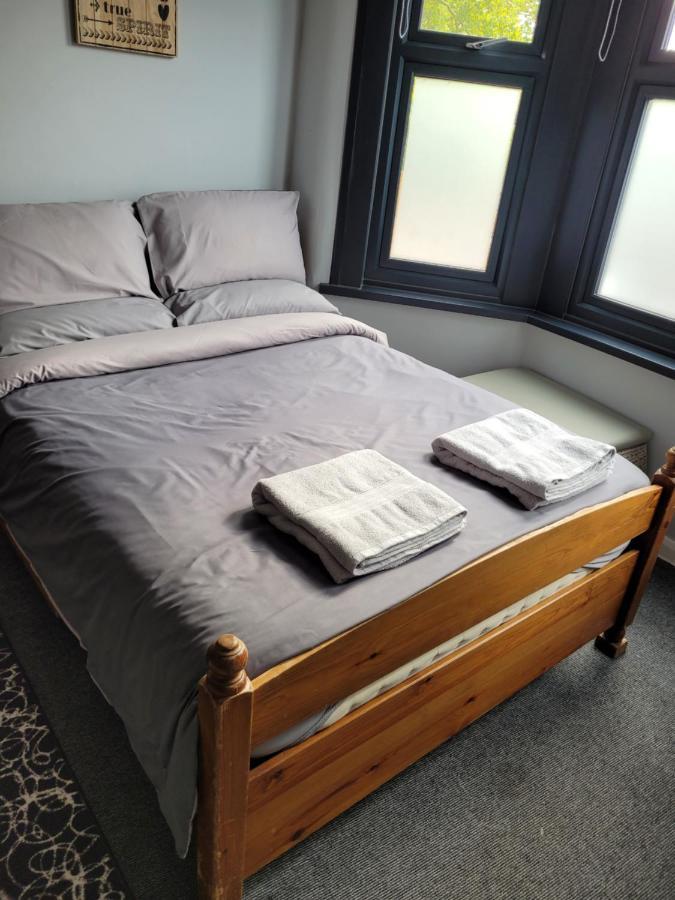 Arsenal And Tottenham Double Bedroom Gazde/Camere de închiriat *
